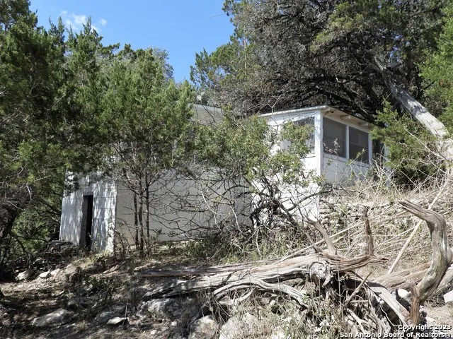 806 Blue Bill Cove Dr Lakehills, TX 78063