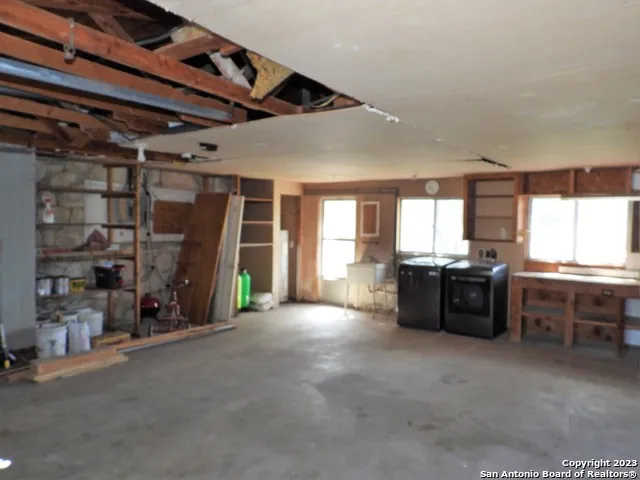 806 Blue Bill Cove Dr Lakehills, TX 78063