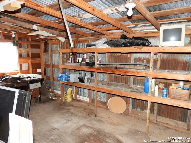 806 Blue Bill Cove Dr Lakehills, TX 78063