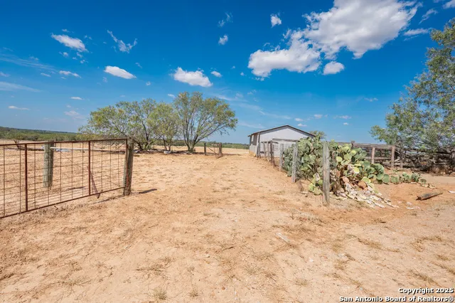 550 Bus Loop 181 S Floresville, TX 78114