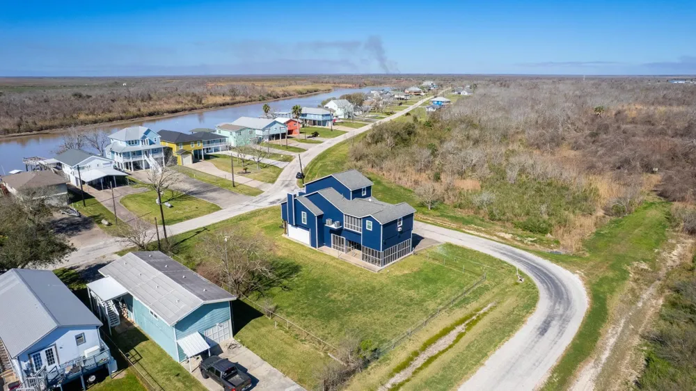 324 County Road 257 Matagorda, TX 77457