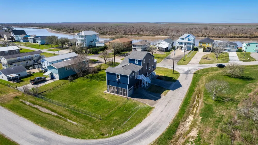 324 County Road 257 Matagorda, TX 77457