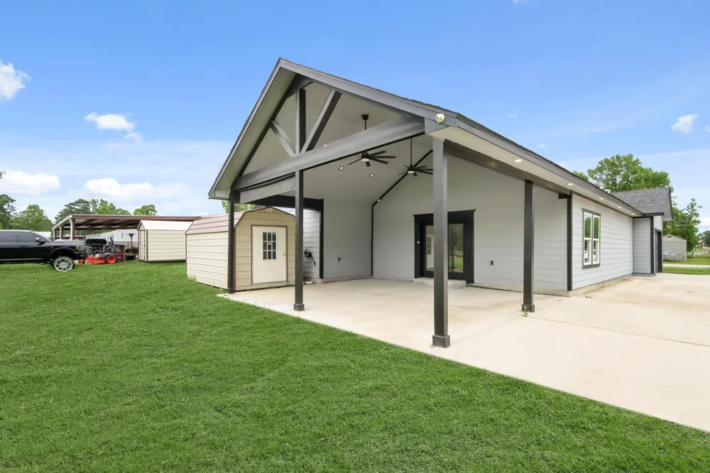 131 S Tyler Road Goodrich, TX 77335