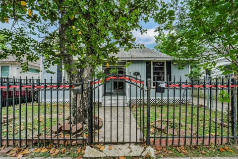 1916 Chapman Street