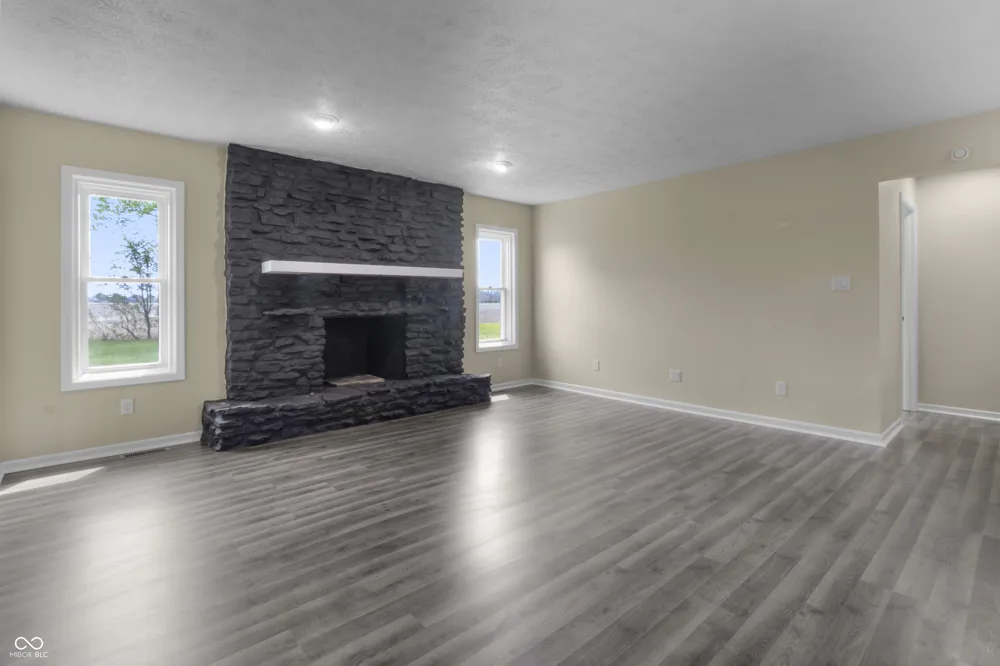 1281 Fox Trail Drive E New Palestine, IN 46163