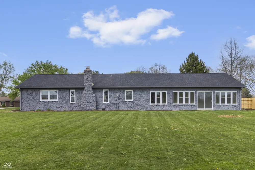 1281 Fox Trail Drive E New Palestine, IN 46163