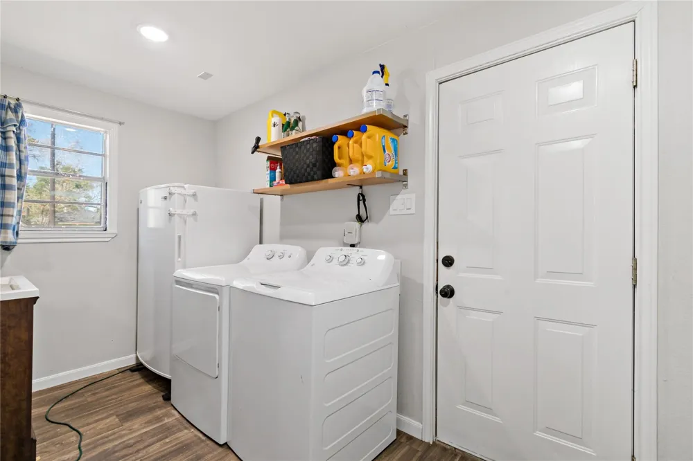 8915 W Richmond Street Needville, TX 77461