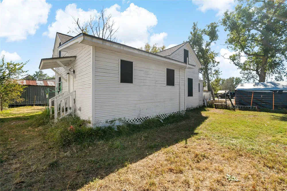 8915 W Richmond Street Needville, TX 77461