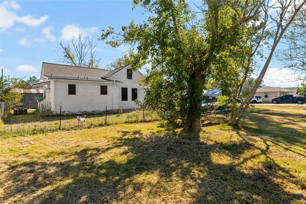 8915 W Richmond Street Needville, TX 77461
