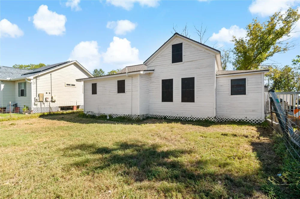 8915 W Richmond Street Needville, TX 77461