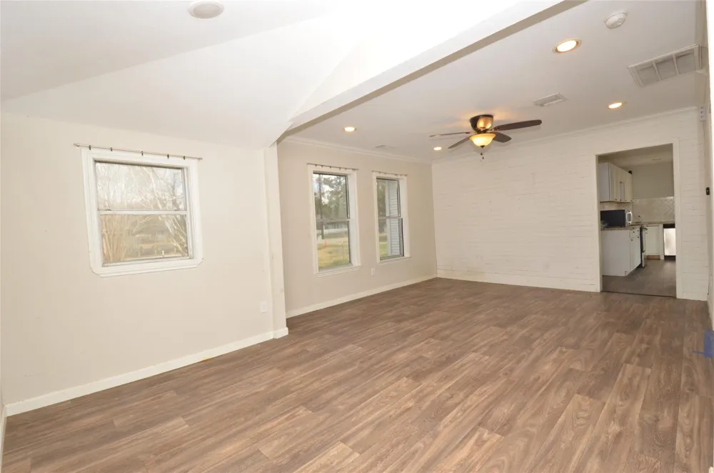 8915 W Richmond Street Needville, TX 77461
