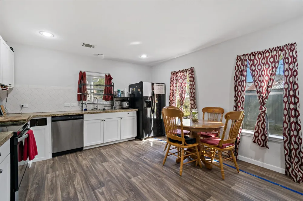 8915 W Richmond Street Needville, TX 77461