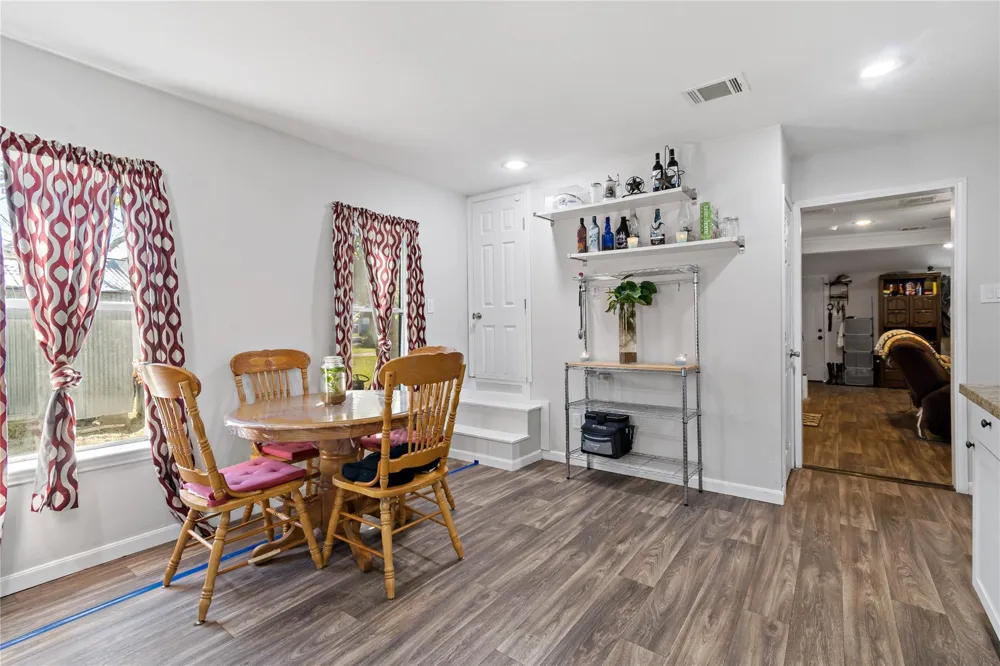 8915 W Richmond Street Needville, TX 77461