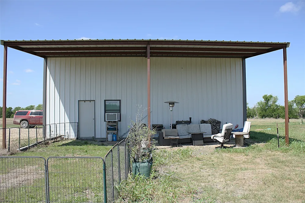 8821 County Road 133 Burlington, TX 76519