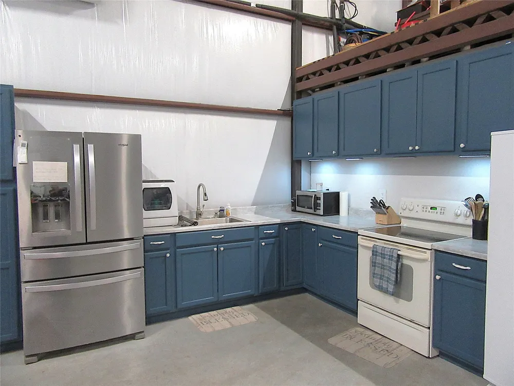 8821 County Road 133 Burlington, TX 76519