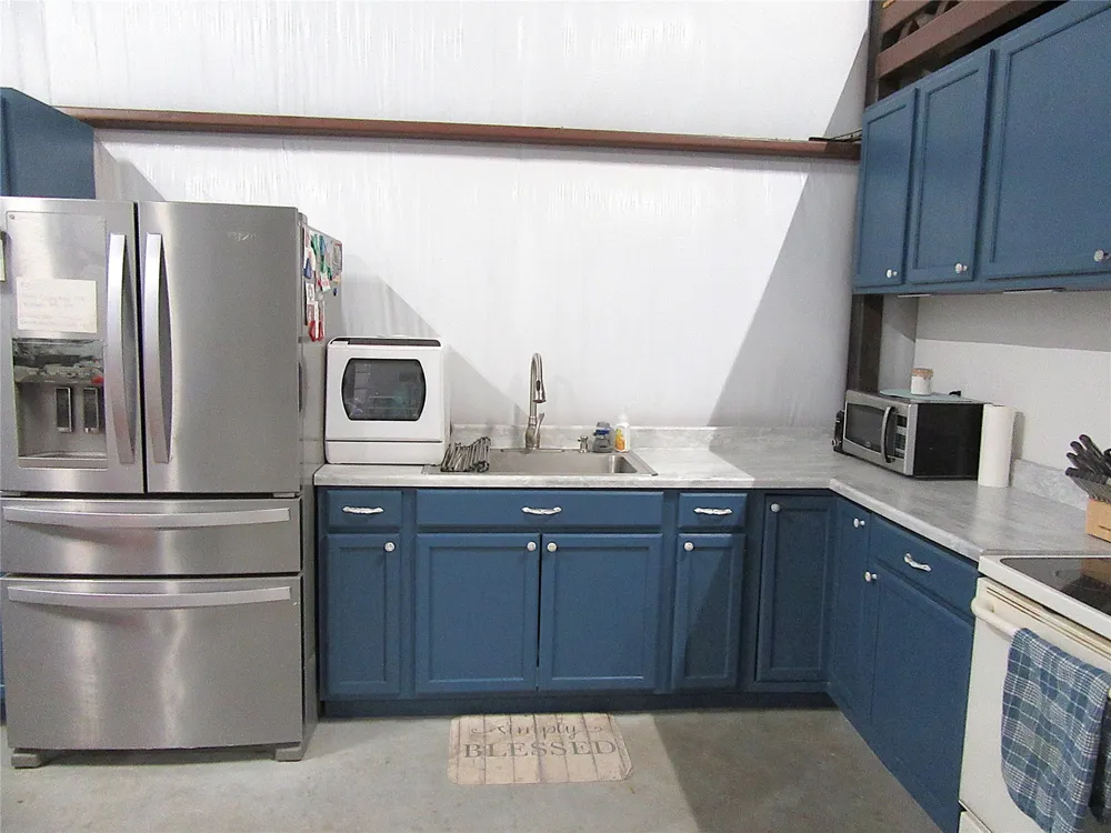 8821 County Road 133 Burlington, TX 76519