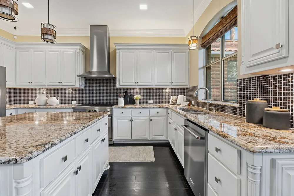 1917 Lakecliff Hills Lane Austin, TX 78732