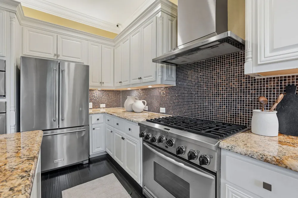 1917 Lakecliff Hills Lane Austin, TX 78732