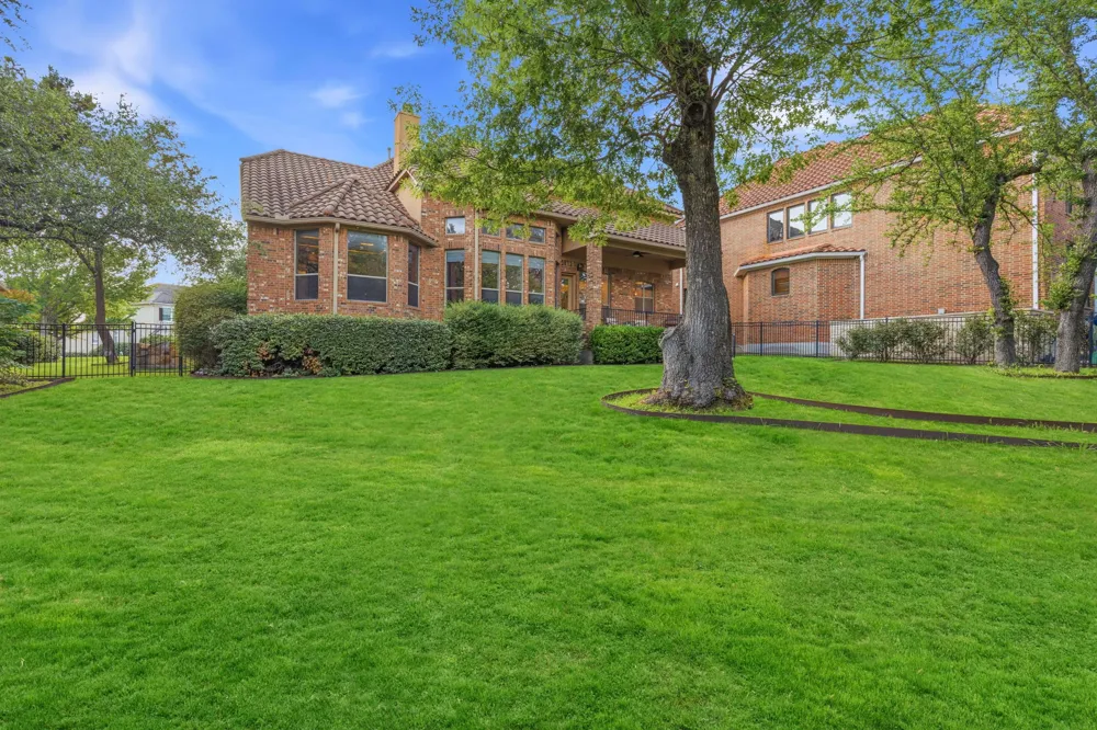 1917 Lakecliff Hills Lane Austin, TX 78732