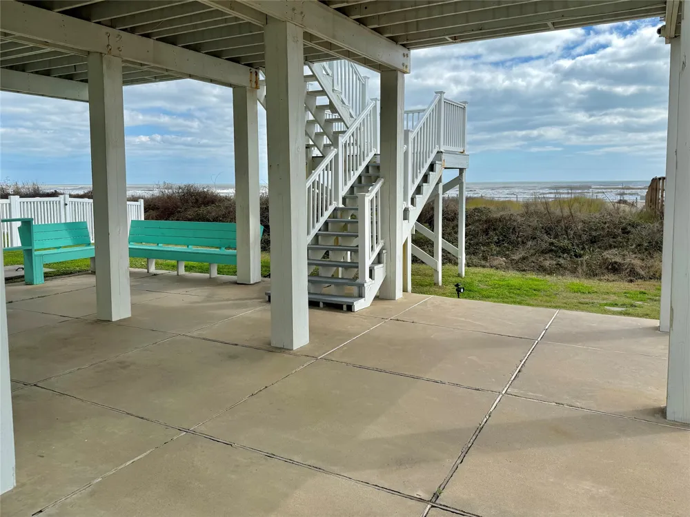 107 Mar Vista Court Freeport, TX 77541