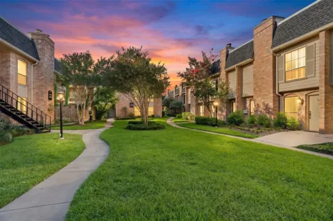 1601 S Shepherd Drive #243