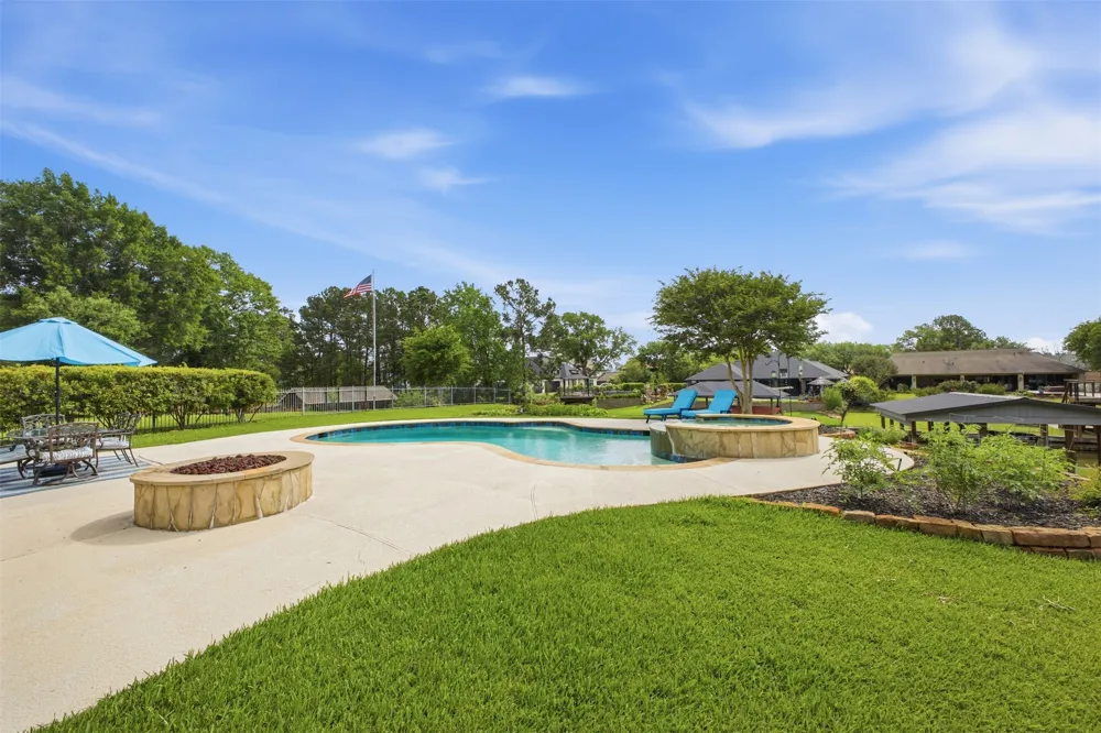12710 Aries Loop Willis, TX 77318