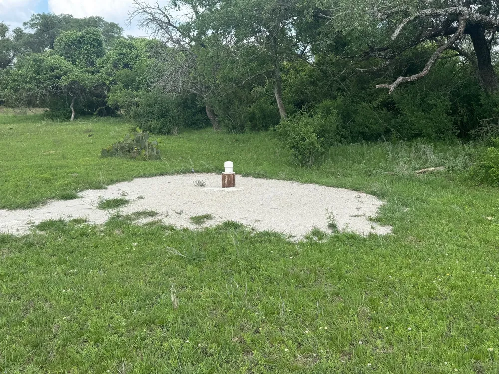 40 Maverick Way Briggs, TX 78608