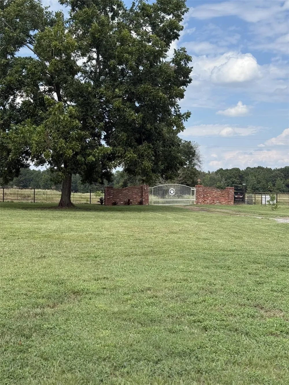 511 County Road 161 Long Branch, TX 75669