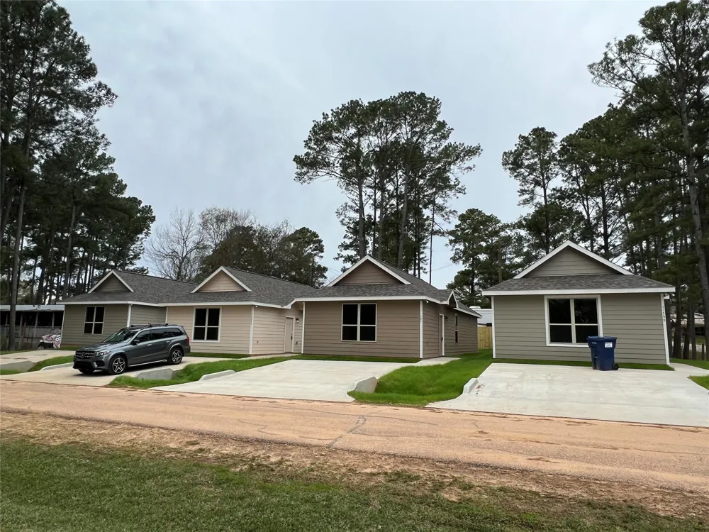 11595 Persimmon Street Willis, TX 77318