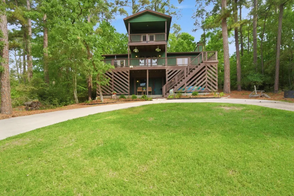 213 Lakefront Drive Onalaska, TX 77360