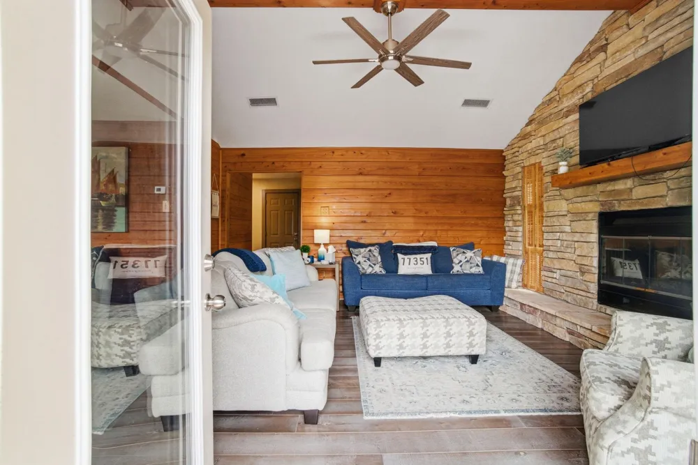 213 Lakefront Drive Onalaska, TX 77360