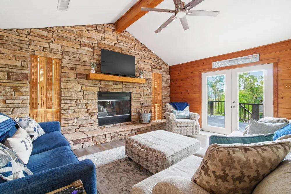 213 Lakefront Drive Onalaska, TX 77360