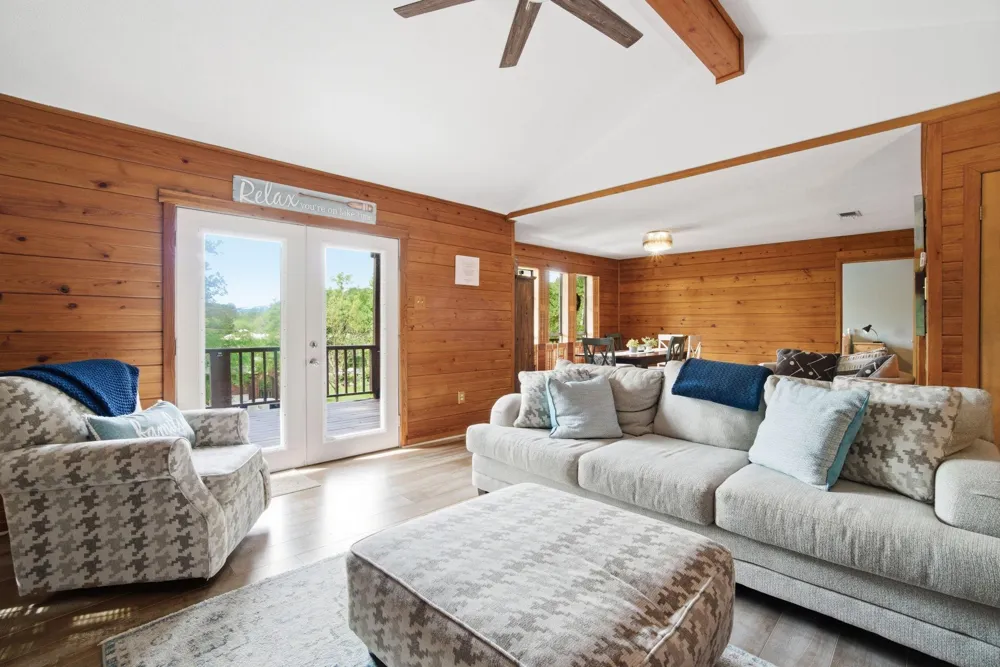 213 Lakefront Drive Onalaska, TX 77360