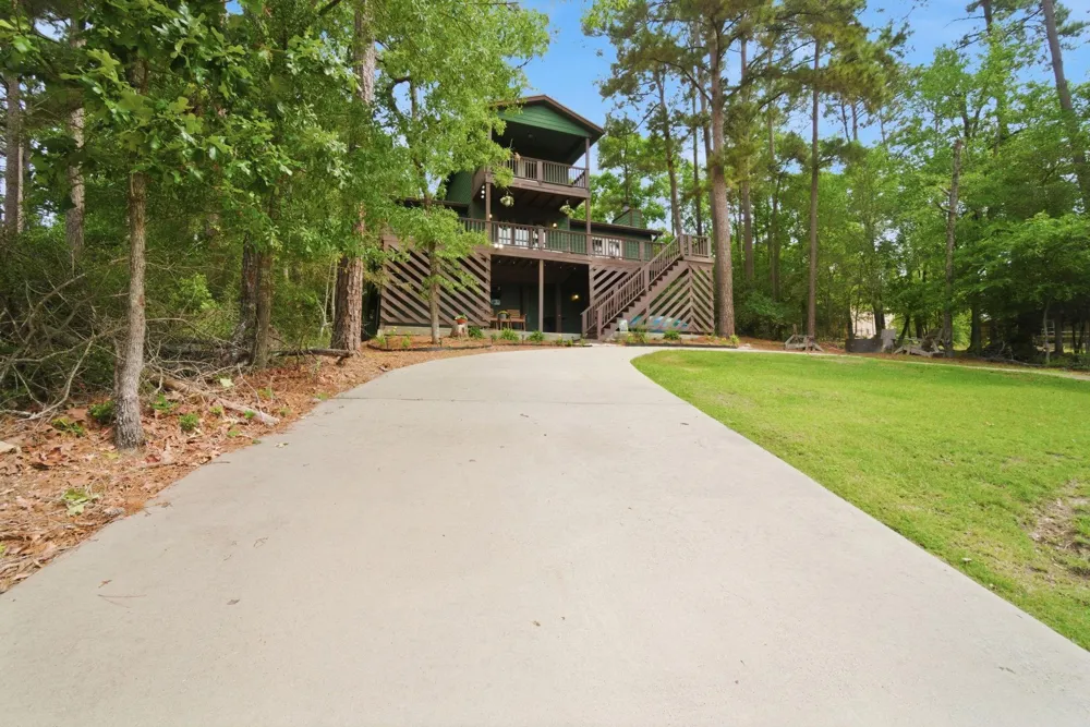 213 Lakefront Drive Onalaska, TX 77360