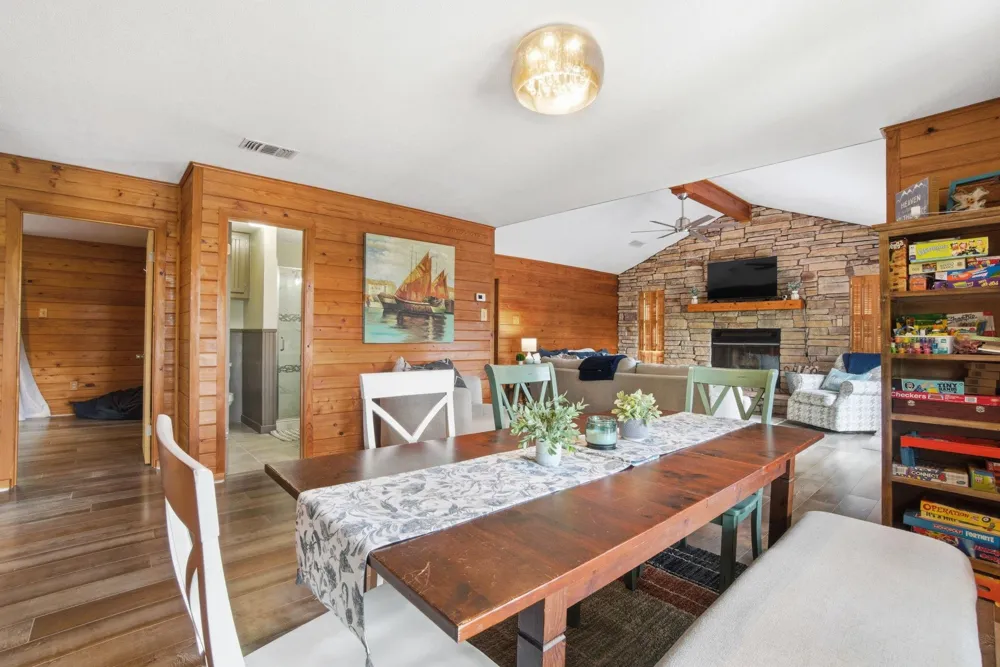 213 Lakefront Drive Onalaska, TX 77360
