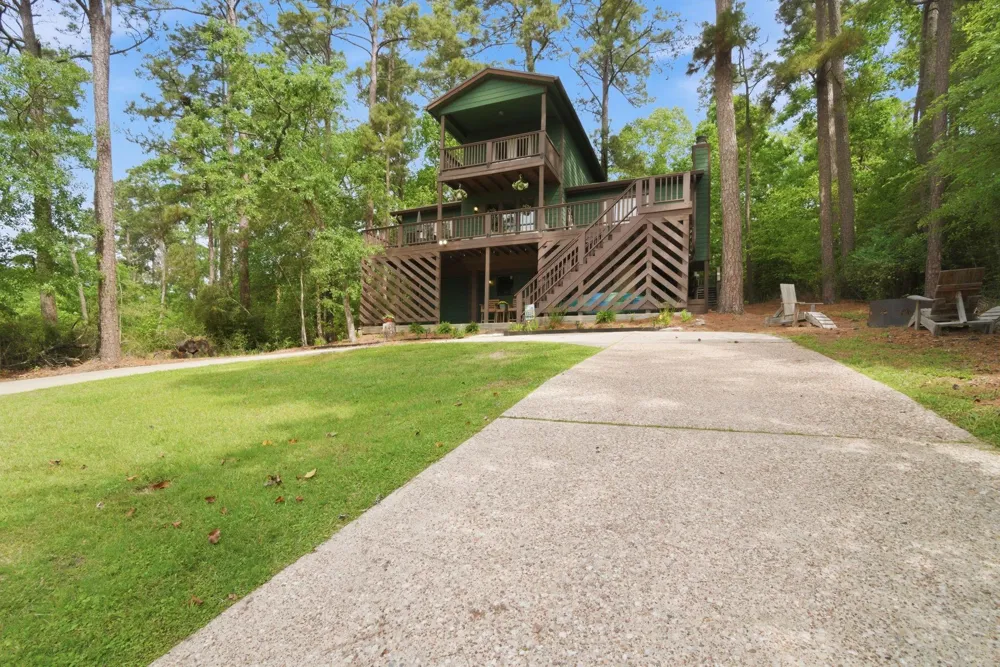 213 Lakefront Drive Onalaska, TX 77360