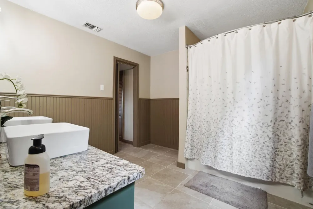 213 Lakefront Drive Onalaska, TX 77360
