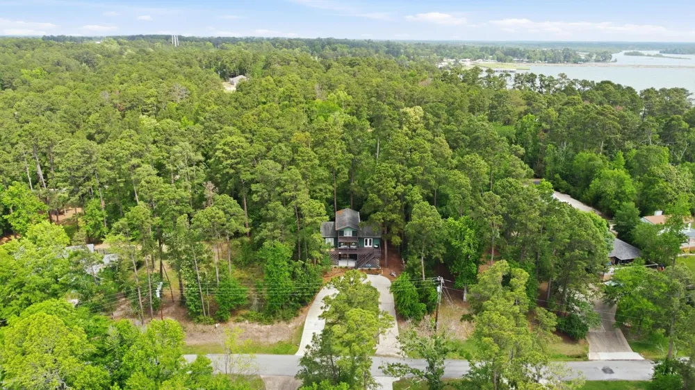 213 Lakefront Drive Onalaska, TX 77360