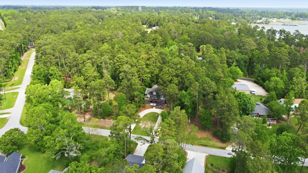 213 Lakefront Drive Onalaska, TX 77360