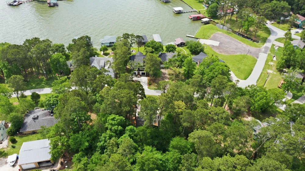 213 Lakefront Drive Onalaska, TX 77360