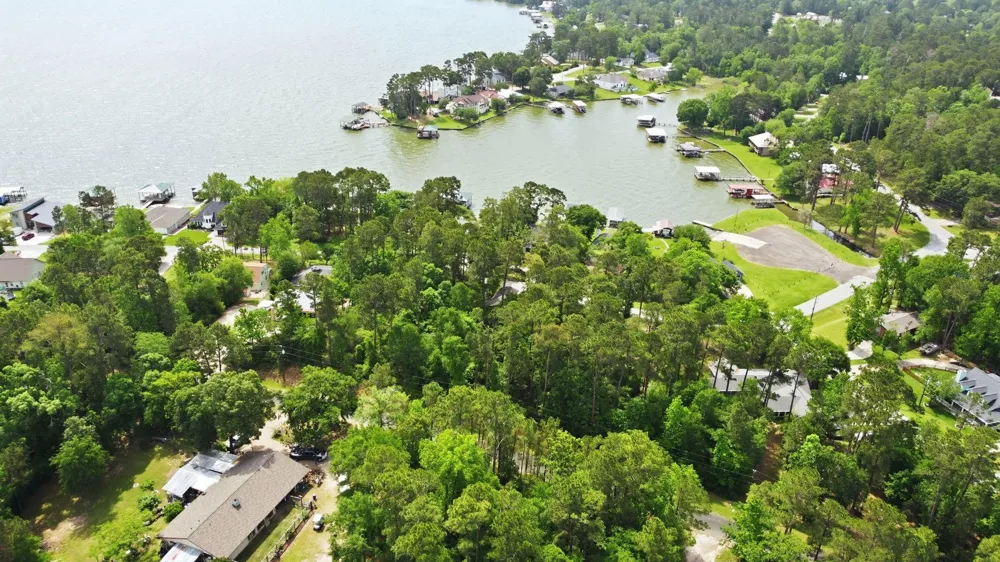 213 Lakefront Drive Onalaska, TX 77360
