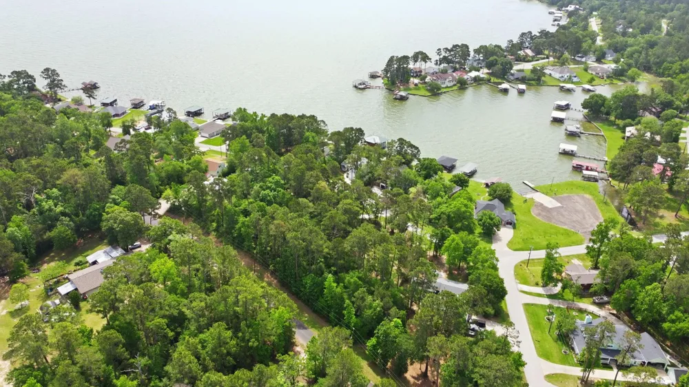 213 Lakefront Drive Onalaska, TX 77360