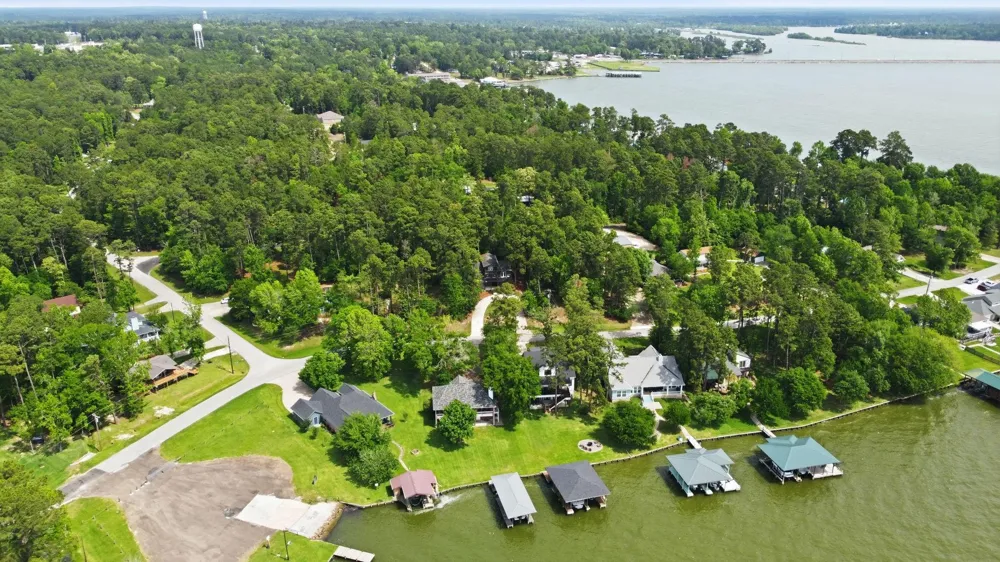 213 Lakefront Drive Onalaska, TX 77360