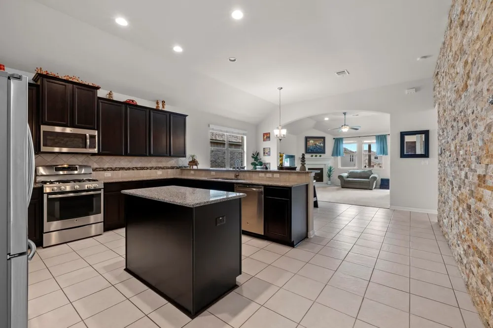 2204 Granite Hill Drive Leander, TX 78641