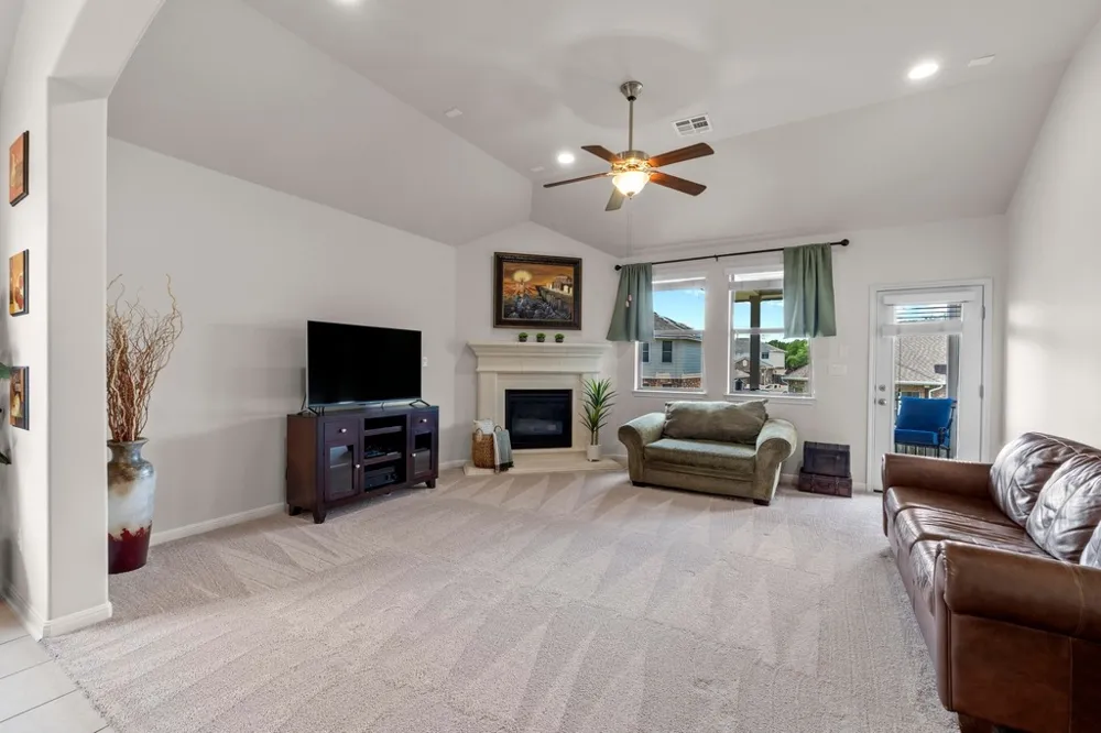 2204 Granite Hill Drive Leander, TX 78641