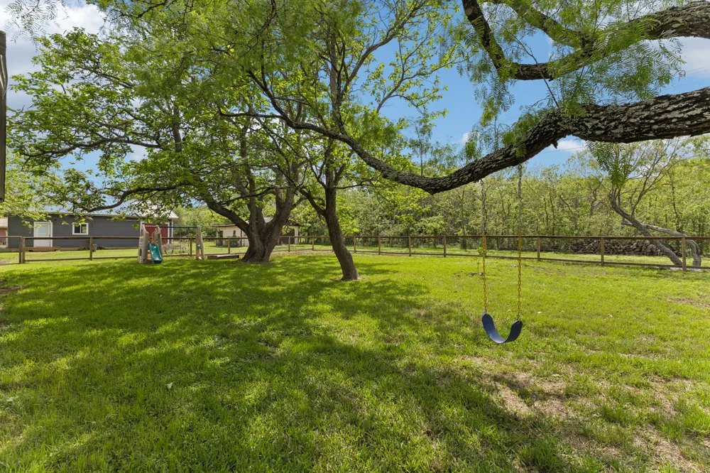 12747 Burson Drive Manchaca, TX 78652