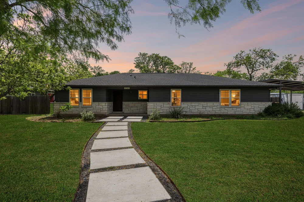 12747 Burson Drive Manchaca, TX 78652