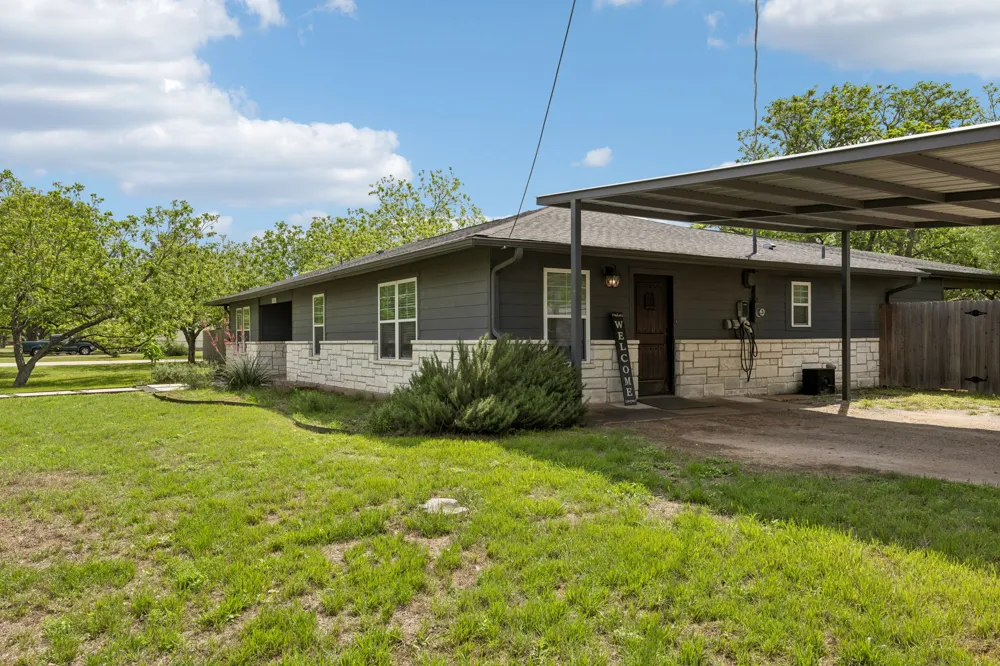 12747 Burson Drive Manchaca, TX 78652