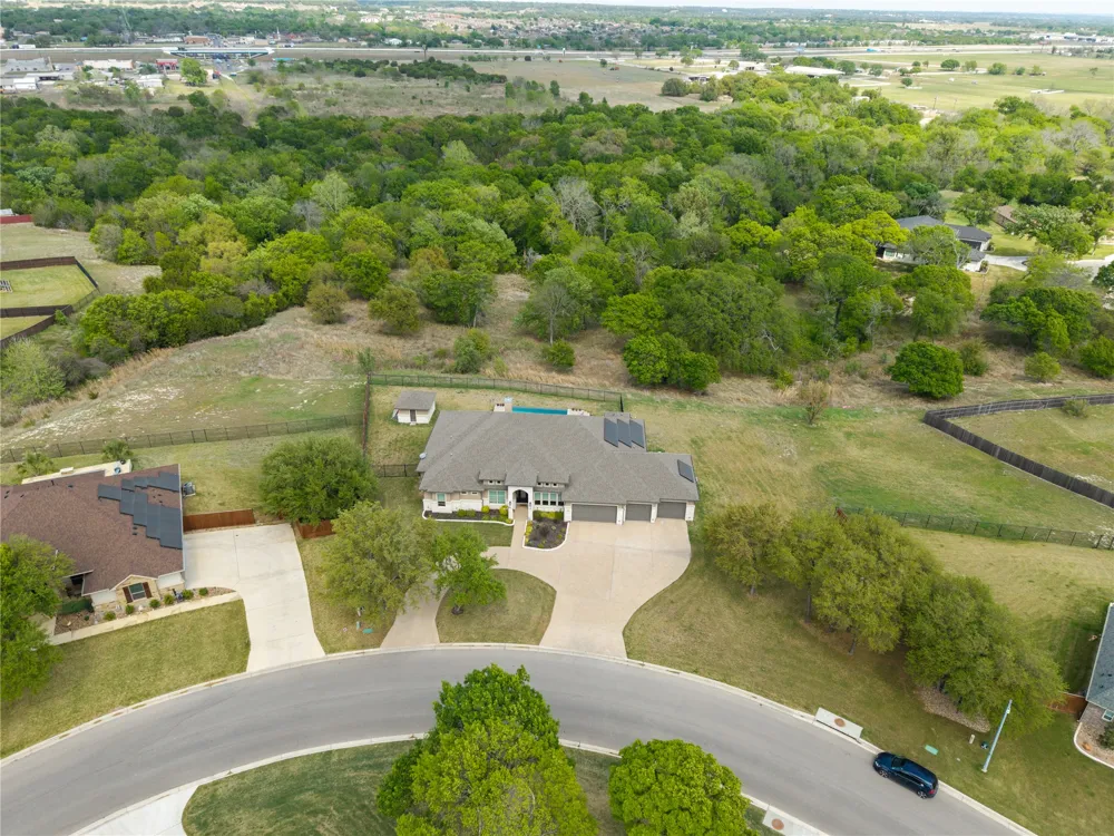 4013 Turning Leaf Drive Nolanville, TX 76559