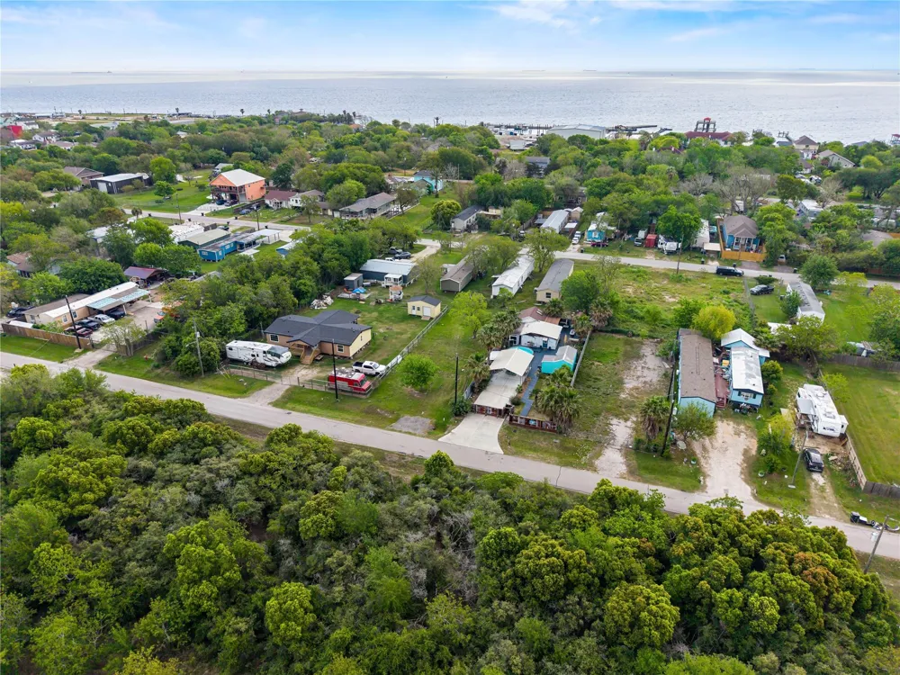 309 5th Street San Leon, TX 77539